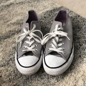 super cute low top grey converse